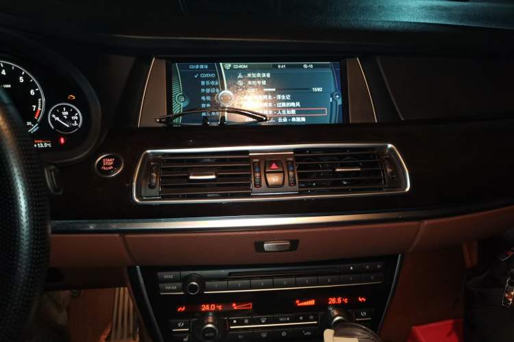 Used BMW 5 Series GT 2010 535i Leading Model Audio And AC Panel