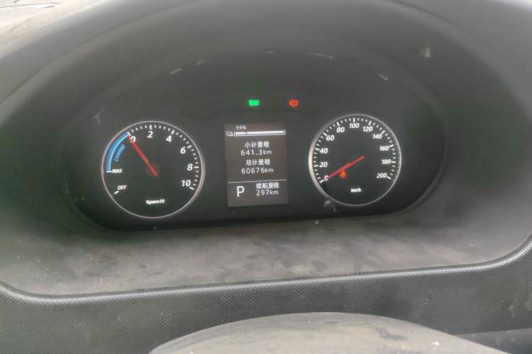 Used Wuling Rongguang EV 2022 Base Model Enclosed-Window Vehicle with 5 Seats Powered by Penghui Battery
