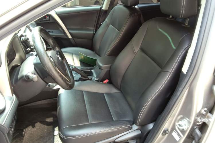 Used Toyota RAV4 2015 2.0L CVT Two-Wheel Drive Fashion Edition