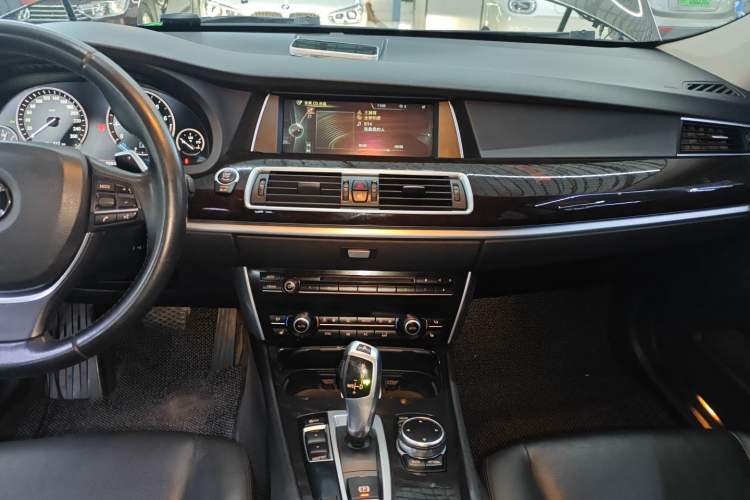 Used BMW 5 Series GT 2014 535i Leading Model