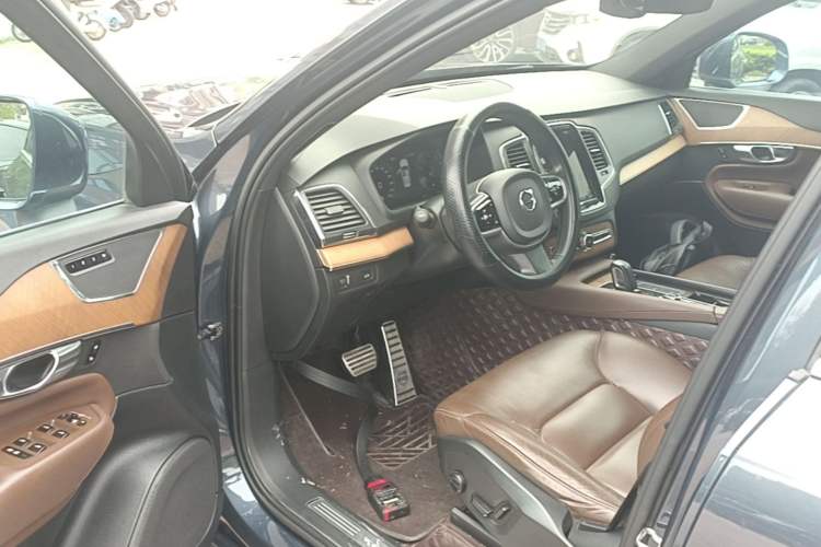 Used Volvo XC90 2021 B5 SmartDrive Luxury Edition 5-seater Driver Seat