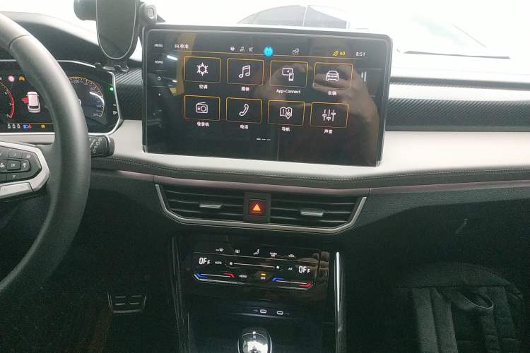 Used Volkswagen Tayron 2024 300TSI Two-Wheel-Drive Luxury Plus Advanced Version Audio And AC Panel