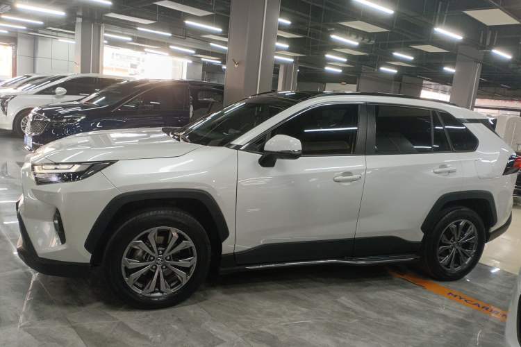 Used Toyota RAV4 2023 2.0L CVT Two-Wheel Drive Fashion Plus Edition
