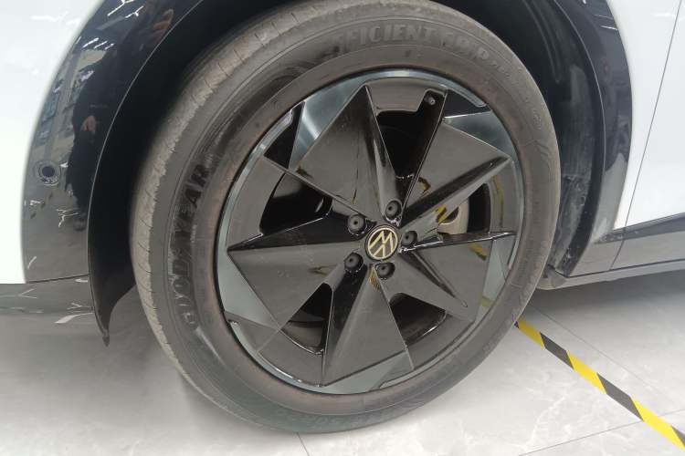 Used Volkswagen ID.UNYX 2024 Pro Long-Range Version Left Front Wheel Hub