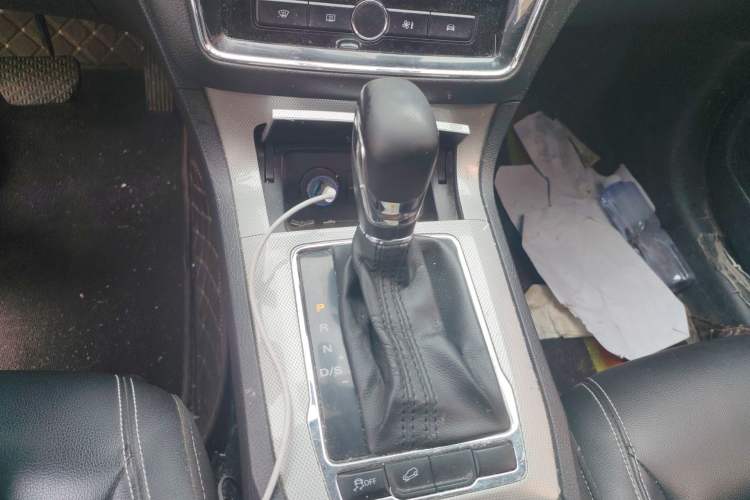 Used Roewe RX5 2019 20T Two-Wheel Drive Automatic 4G Connected Platinum Edition
