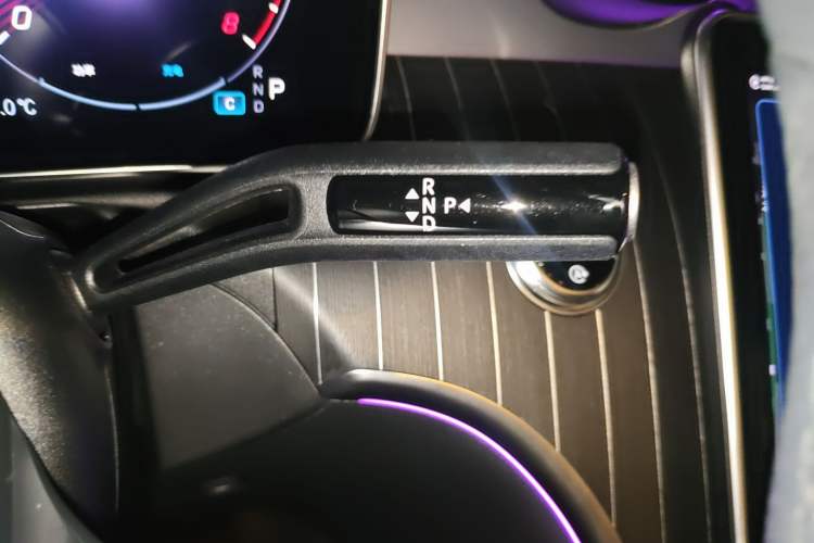 Used Mercedes-Benz CLE 2024 CLE 300 4MATIC Dynamic Coupe Gear Lever