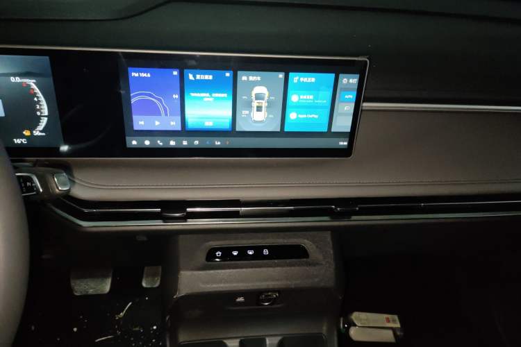 Used SAIC MAXUS Dajia 7 2024 Revised Version Super Hybrid Long-Range Edition Enjoyment Version Audio And AC Panel