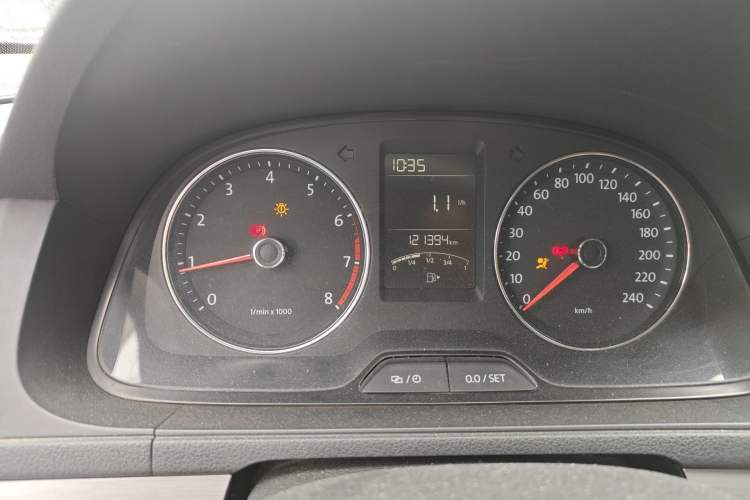 Used Volkswagen Lavida 2013 Restyled Classic 1.6L Manual Comfort Edition Odometer Close Up