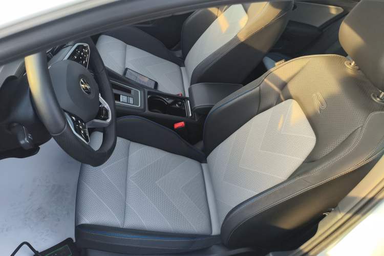 Used Volkswagen Golf 2025 300TSI R-Line
