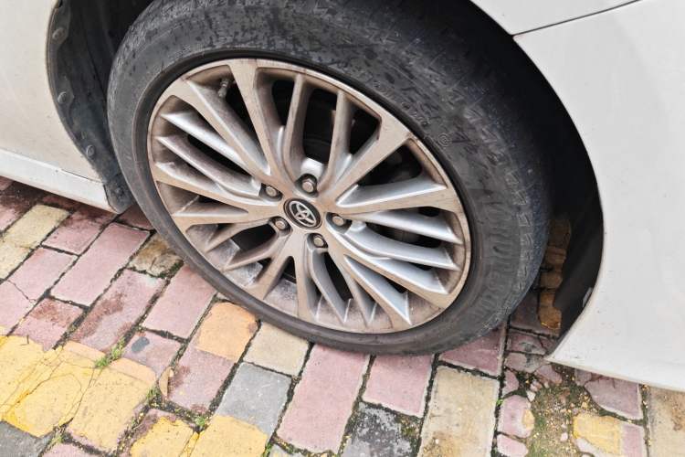 Used Toyota Camry 2018 2.5G Luxury Edition Right Front Wheel Hub