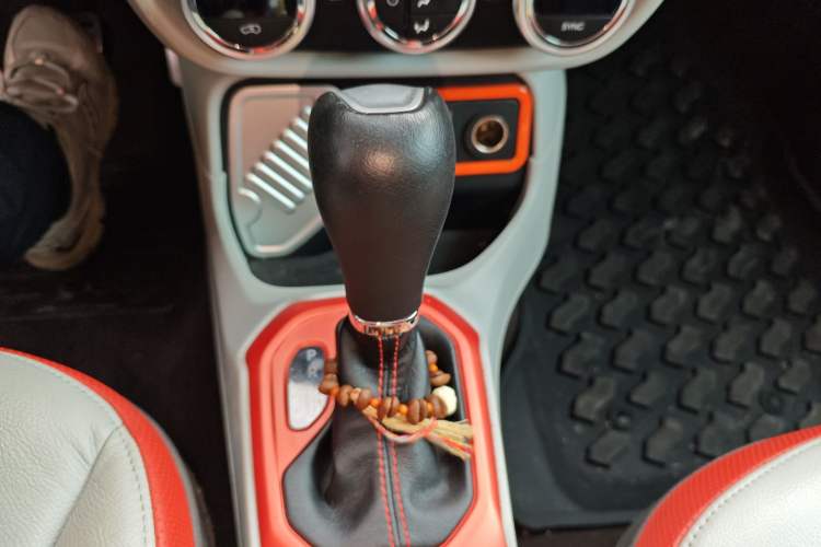 Used Jeep Renegade 2016 1.4T Automatic Smart Edition Gear Lever