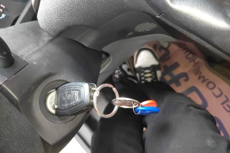 Used Ford Transit 2020 2.0T Gasoline Multi-Function Commercial Vehicle Mid-Drive Low-Roof Design with Dual Rear Doors Meeting China VI Emission Standards Vehicle Key