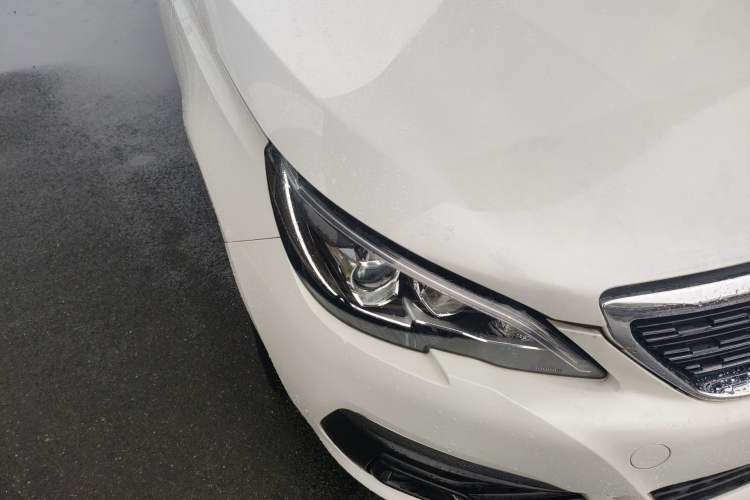 Used Peugeot 308 2016 1.6L Automatic Luxury Edition Right Front Headlight