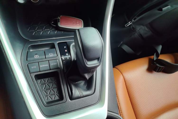 Used Toyota RAV4 2021 2.0L CVT Two-Wheel Drive Fashion Edition