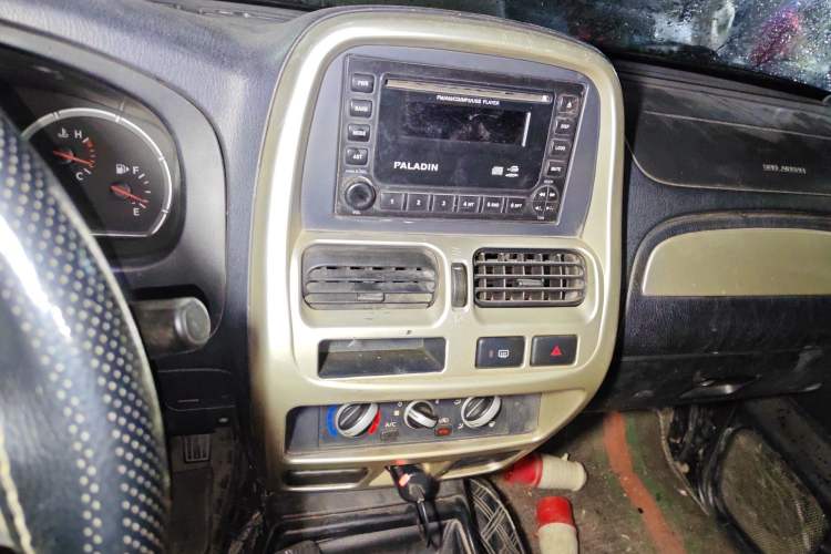 Used Nissan Paladin 2013 2.4L Two-Wheel Drive Standard Edition Emission Standard China IV Audio And AC Panel