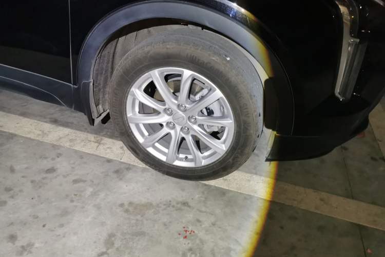 Used Cadillac XT4 2022 28T Two-Wheel Drive Fashion Edition Right Front Wheel Hub