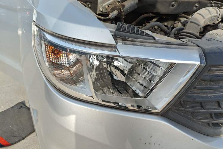 Used Wuling Hongguang V 2021 1.5L Jingqu Version LAR Right Front Headlight