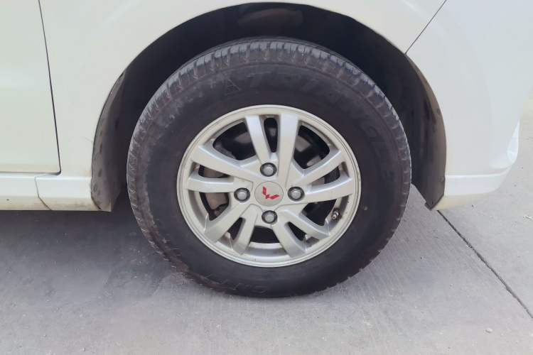 Used Wuling Hongguang 2021 1.5L S Comfort Edition LAR Right Front Wheel Hub