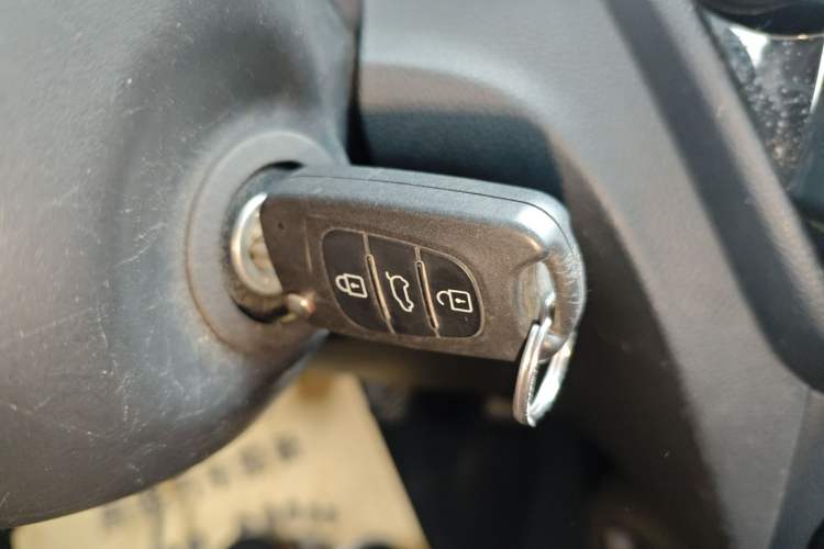 Used Kia K2 2015 Sedan 1.4L MT GLS Vehicle Key