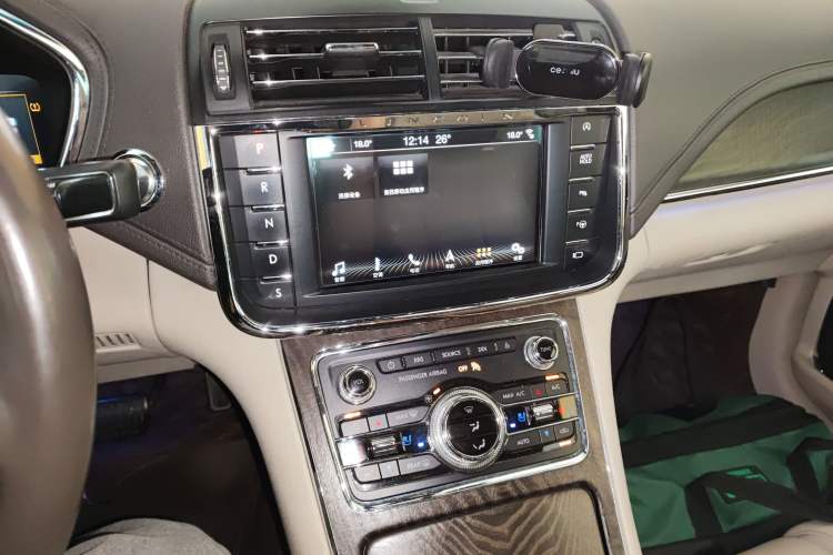 Used Lincoln Continental 2017 2.0T Two-Wheel Drive Prestige Edition Audio And AC Panel