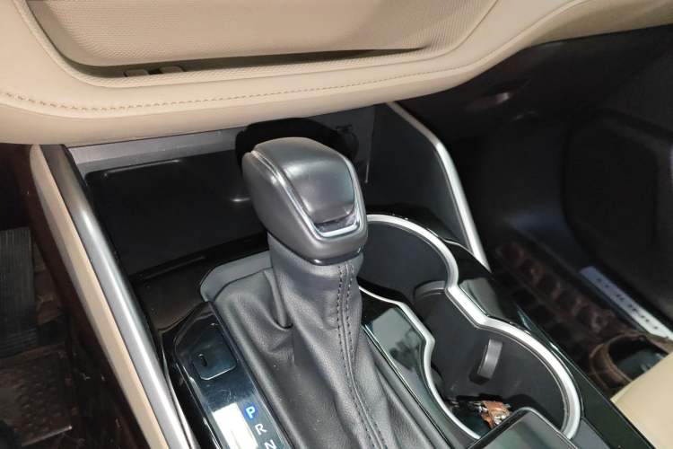 Used Toyota Highlander 2022 Dual-Engine 2.5L Four-Wheel Drive Prestige Version 7 Seats Gear Lever