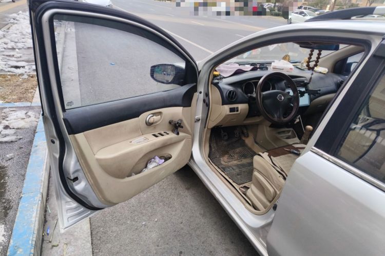 Used Nissan Livina 2013 1.6XE Manual Comfort Edition
