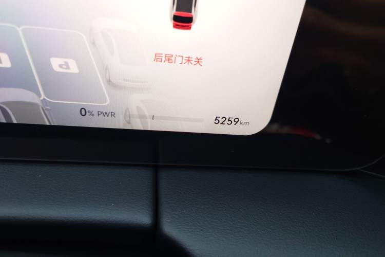 Used Hima AITO M5 2025 Extended-Range Ultra All-Wheel-Drive Version Odometer Close Up