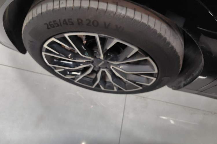 Used Zeekr 7X 2025 100 kWh Long-Range Rear-Wheel Drive with Intelligent Driving Features
