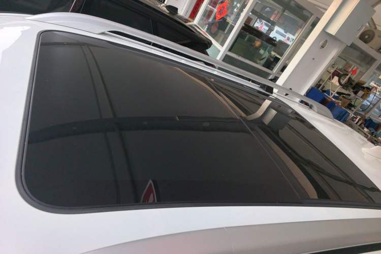 Used Roewe RX8 2018 30T Smart Connectivity All-Wheel Drive Supreme Edition
