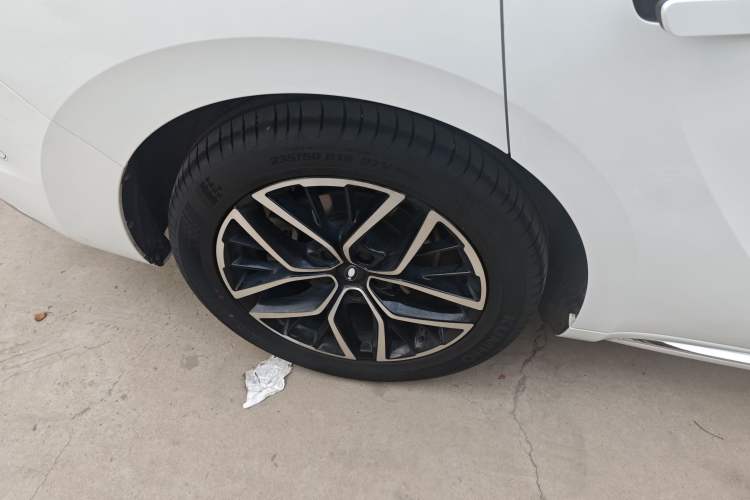 Used ORA Lightning Cat 2022 555 km Luxury Edition Right Rear Wheel Hub