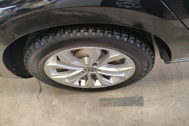 Used Volkswagen Magotan 2019 330TSI DSG Luxury Model China V Standard Right Rear Wheel Hub