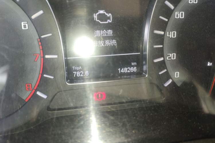 Used GAC Trumpchi GS4 2015 200T Manual Luxury Edition Odometer Close Up