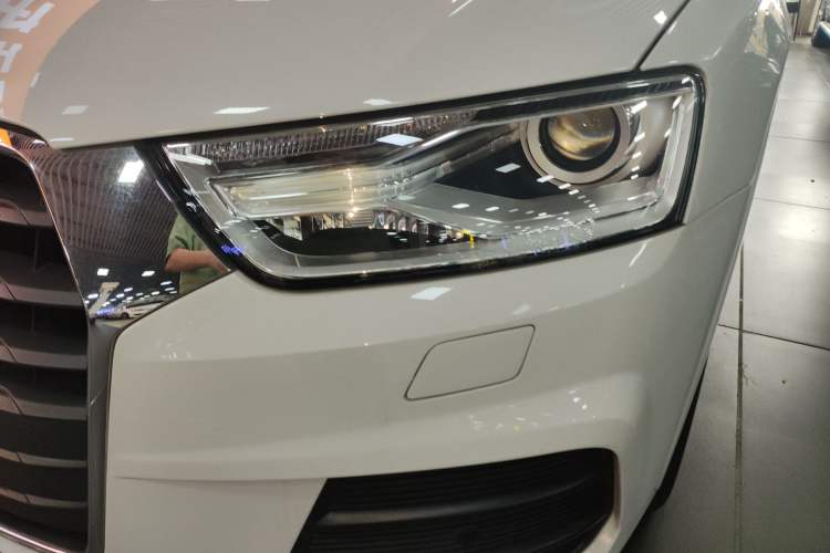 Used Audi Q3 2017 30 TFSI Fashion Model Left Front Headlight