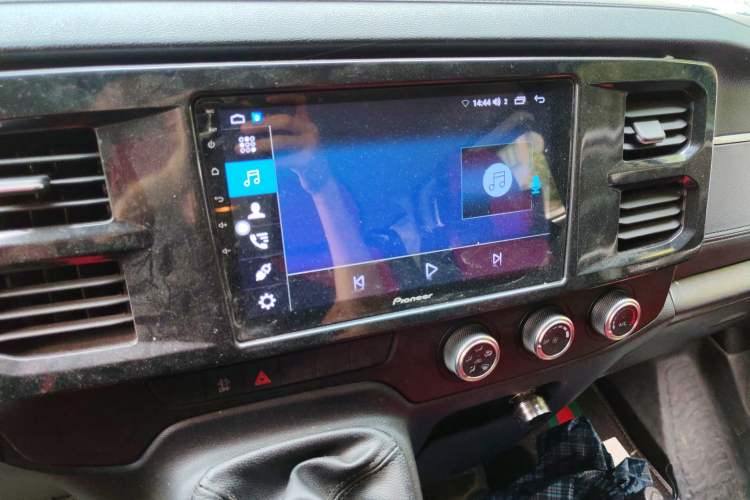 Used JMC Fushun 2022 2.0T Manual Multi-Function Passenger Vehicle Short Wheelbase Low Roof 6-Seater