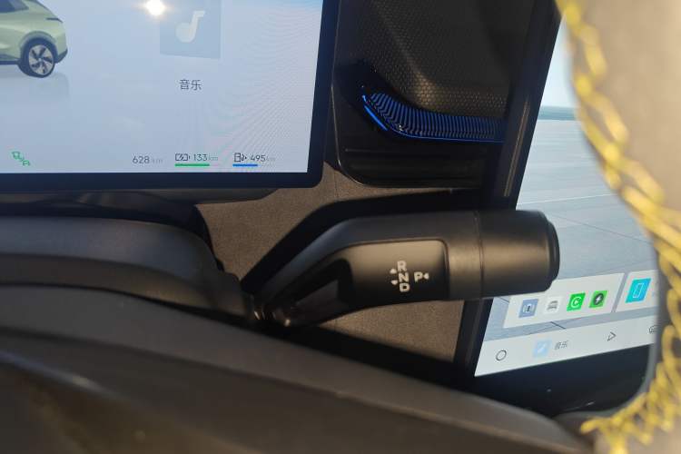 Used Lynk & Co 08 EM-P 2025 220 km All-Wheel-Drive Performance Halo Gear Lever