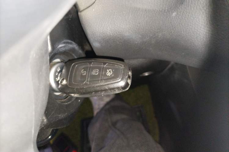 Used Ford Focus 2012 Hatchback 1.6L Automatic Fashion Edition Vehicle Key