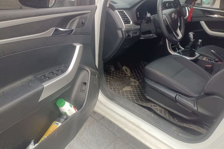 Used SAIC MAXUS T60 2020 2.0T Diesel Manual Two-Wheel Drive High-Ride Pioneer Edition Standard Cab China VI