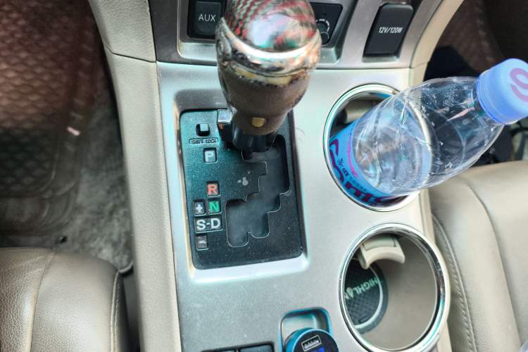 Used Toyota Highlander 2012 2.7L Two-Wheel Drive 7-Seater Luxury Edition Gear Lever