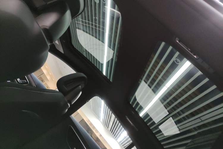 Used Mercedes-Benz EQE 2022 350 Luxury Edition Headliner