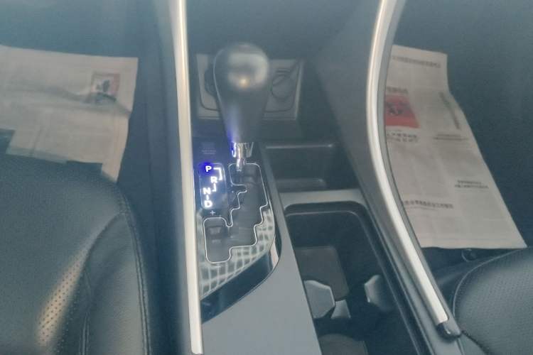 Used Hyundai Sonata 2011 2.0L Automatic Luxury Edition Gear Lever