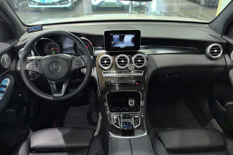Used Mercedes-Benz GLC 2016 GLC 260 4MATIC Luxury Model Center Console