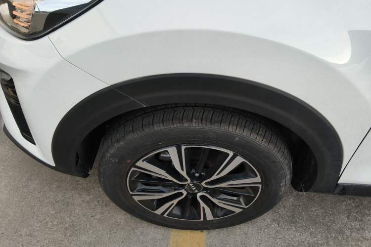 Used Kia kx1 Stonic 2021 1.4L CVT Fun Edition Left Front Wheel Hub