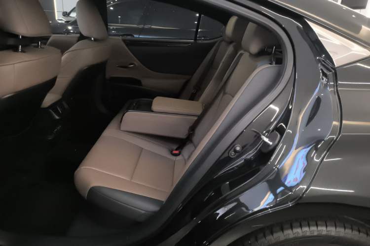 Used Lexus ES 2021 300h Deluxe Edition