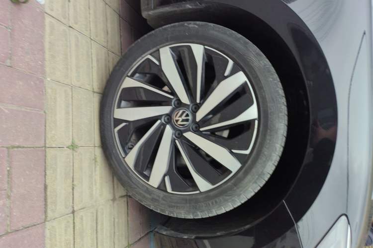 Used Volkswagen Passat 2023 Revised 330TSI Elite Edition Right Front Wheel Hub