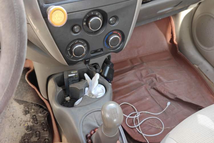 Used Nissan Sunny 2015 1.5XE Manual Comfort Edition Gear Lever