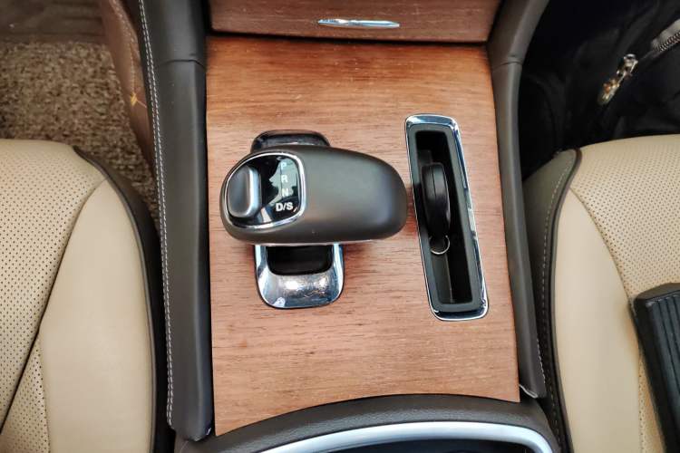 Used Chrysler 300C 2014 3.0L Excellence Edition
