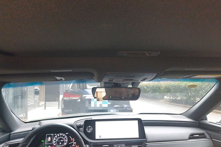 Used Lexus ES 2022 300h Deluxe Edition Headliner