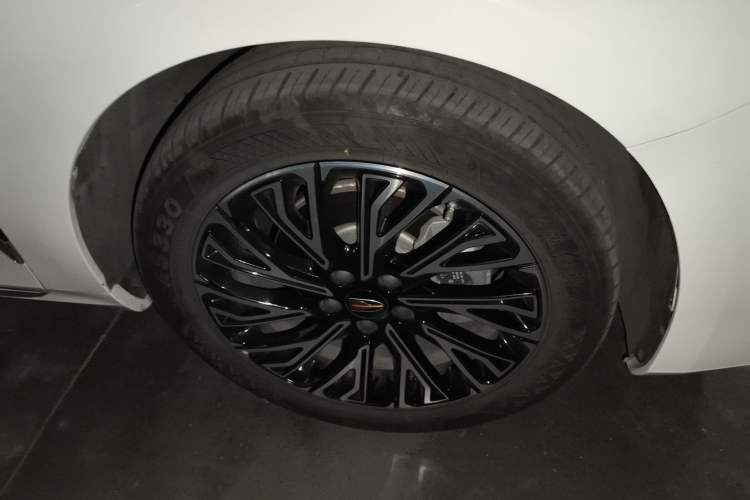 Used Hongqi H5 2025 2.0T Automatic Flag Edition – 500 000 Units Commemorative Version
