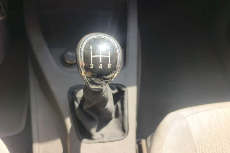 Used Wuling Hongguang 2015 1.5L S Basic Version China V Standard Gear Lever
