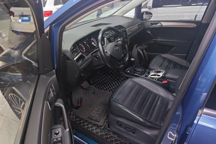 Used Volkswagen Touran 2016 Volkswagen Touran L 280TSI DSG Luxury Edition